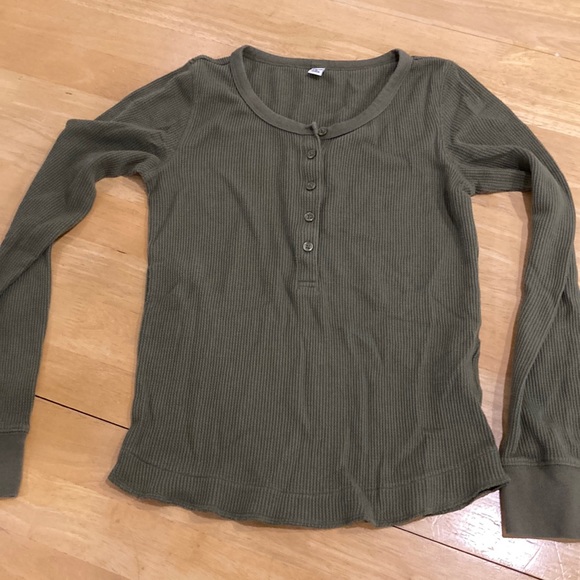 Tops - Olive green Uniqlo henley